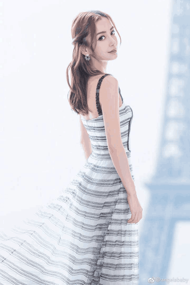 杨颖2岁儿子正面照曝光, 小海绵长相引网友热议: 堪称整容照妖镜