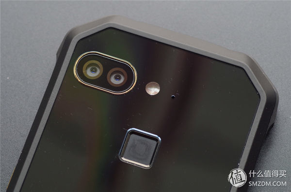 萝卜谈数码 篇二:大妈首发:摧毁一部手机有多难?三防手机MANN 8S不完全暴力测试