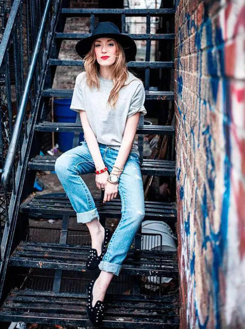 还在穿紧身裤？今年翻边牛仔裤才最火！