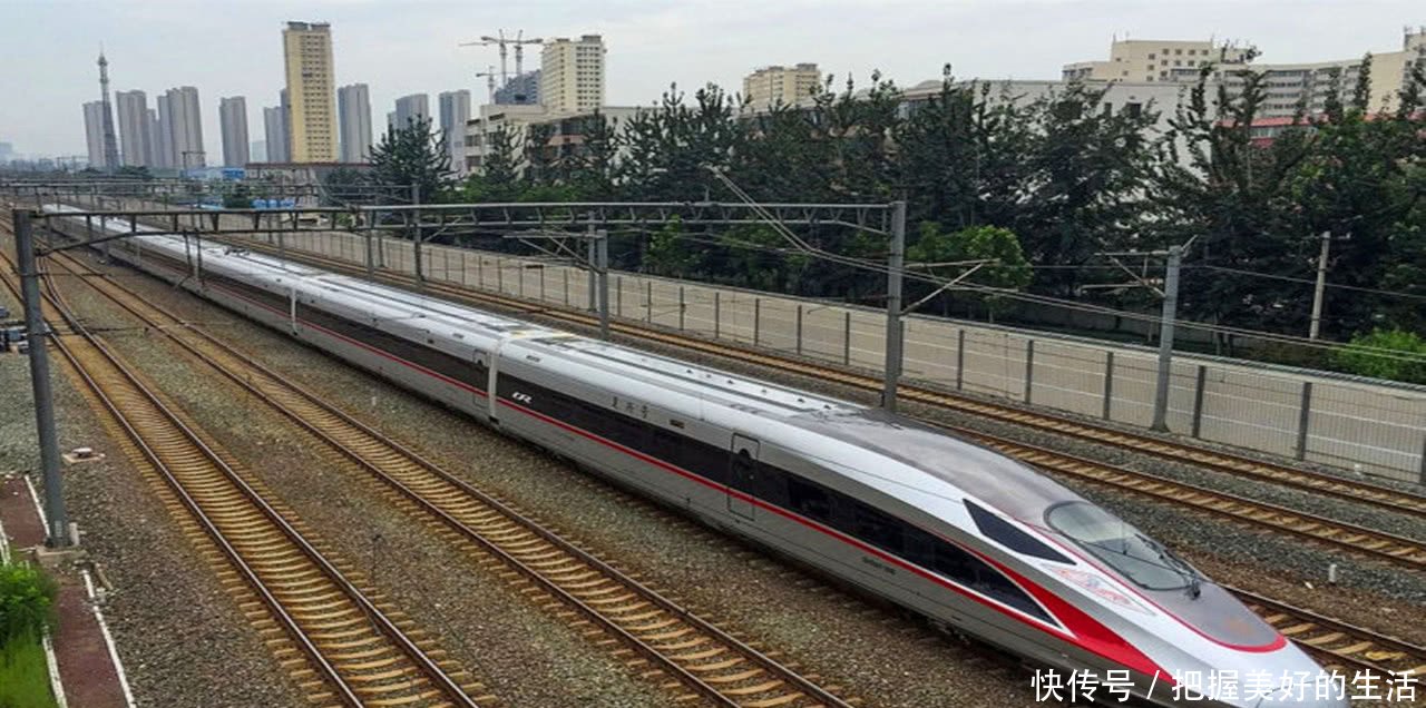 中国高铁又上新车型，时速高达605公里，未来列车可与飞机媲美