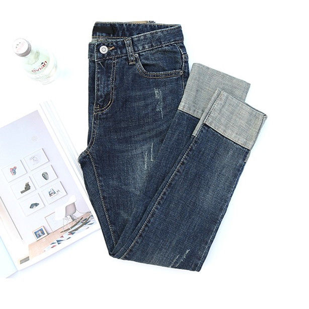 初秋穿裙子，不是很正确的选择，今秋流行配牛仔裤，时髦又显高挑