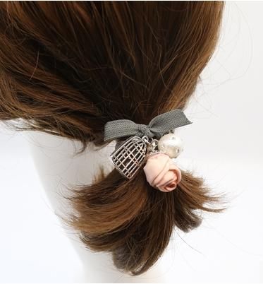 半丸子头已out了，今年流行这款发型，明星款清爽好看又有女人味