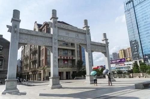  我国：世界上最长的步行街：耗资500亿长达1.5公里，就在我国