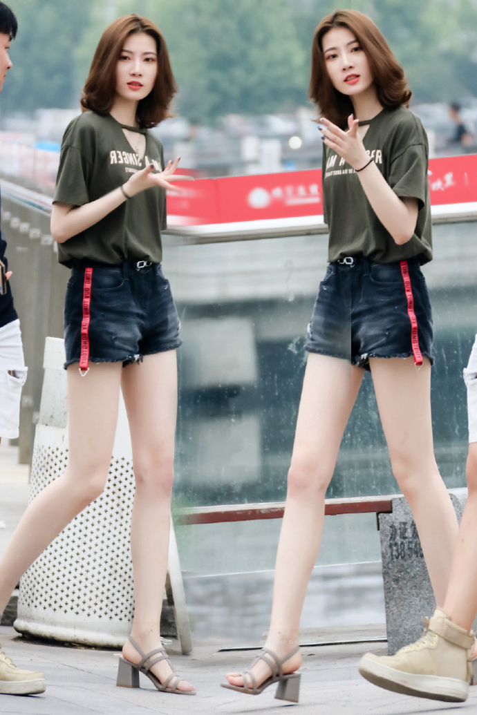 颜值美女腿长一米，胸前一个大写的D就问你美不美？