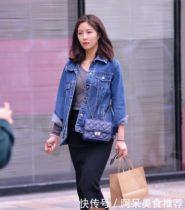  「气质」美女街拍：时尚有气质的小姐姐，穿上个性短裙，带来精致美感！