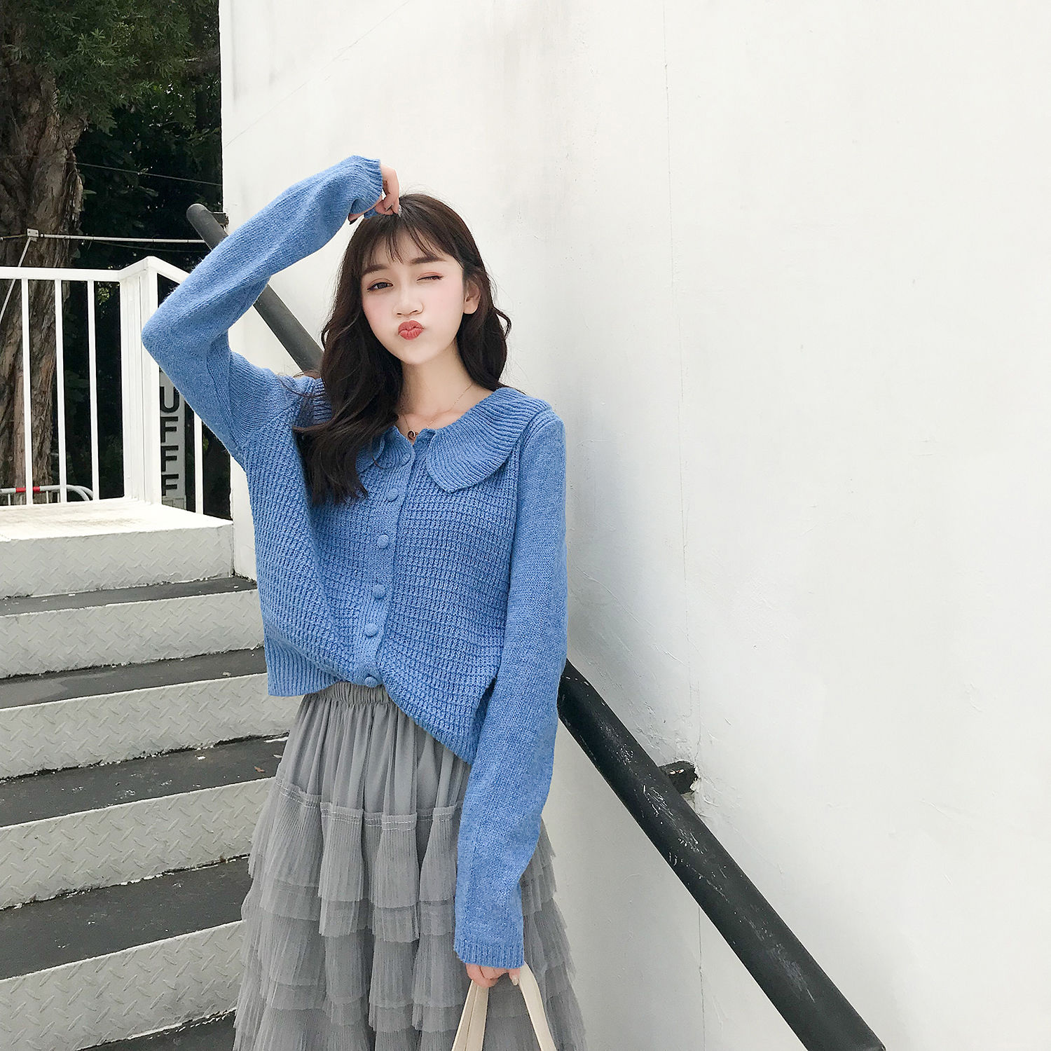 别错过这样的娃娃衫，配小脚裤来穿，真的美绝了