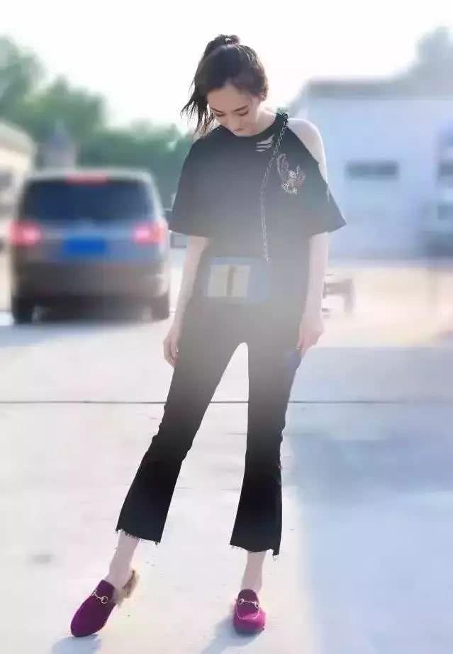 『小黑』比阔腿裤好穿,比小黑裤显瘦!给我一条这样的裤子,我能美翻一整季!