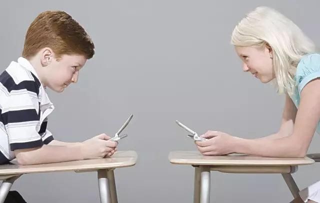 年纪轻轻就有了“双下巴”？你应该这样减！