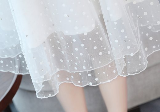 37岁老婆穿蕾丝裙+高跟鞋，显白嫩像20岁少女，保准惊艳四方