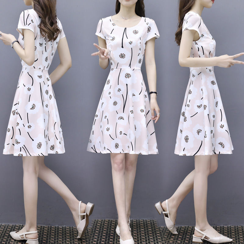 8月阔腿裤已不流行，“冷风蜂腰裙”纤细小蛮腰，专为胖女人设计