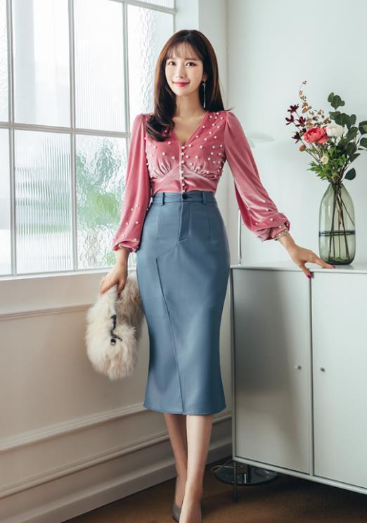 蓝色|李妍静,一件红色上衣配蓝色高腰半身裙