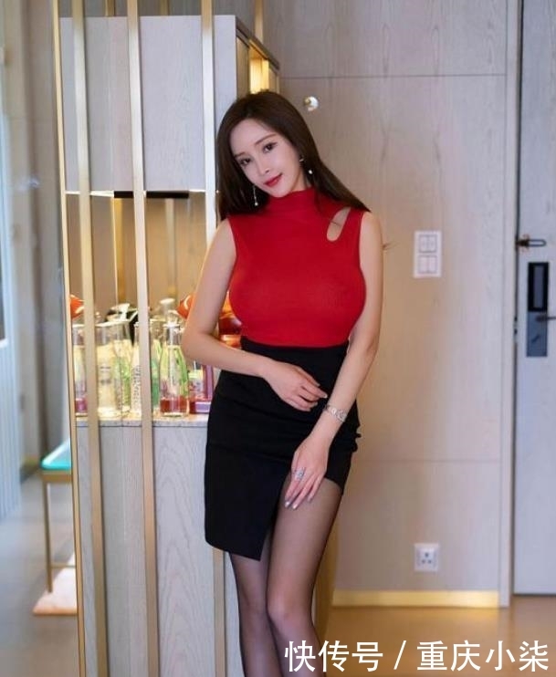 『穿搭』黑丝美女,有着令人一见倾心的美!