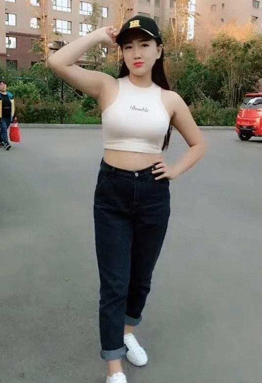  美女|潮流小姐姐诗情画意，飒爽又酷帅美女，很迷人！