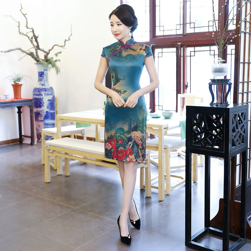 老婆今年45,穿我送的这“改良旗袍”惊艳了整个小区,真心美