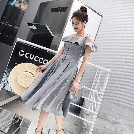 今年刮起一阵“冷淡风”连衣裙，上身凉凉的不沾身，美的不一般