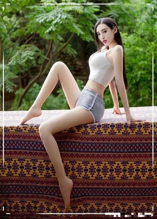  『时尚』美女街拍到底是冷是热，只有辣妈才知道吧