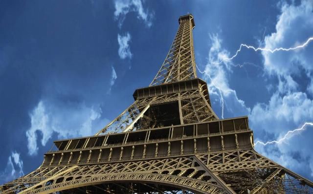 巴黎浪漫的埃菲尔铁塔，修建之初为何遭到了文学和艺术界的抗议?