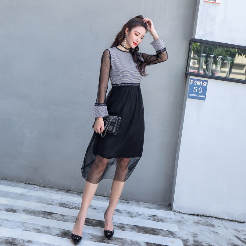 比套装还漂亮的裙子，7080后如今流行这样穿，性感迷人又大方