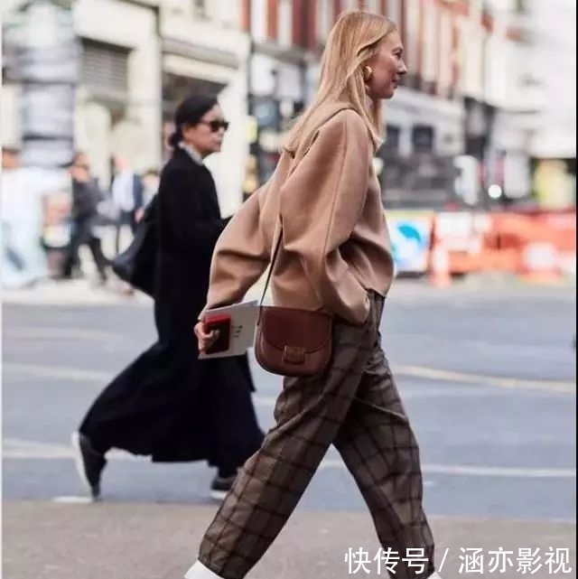 等级@格纹裤难驾驭?不,只要记住这几个搭配要点,时尚感up好几个等级