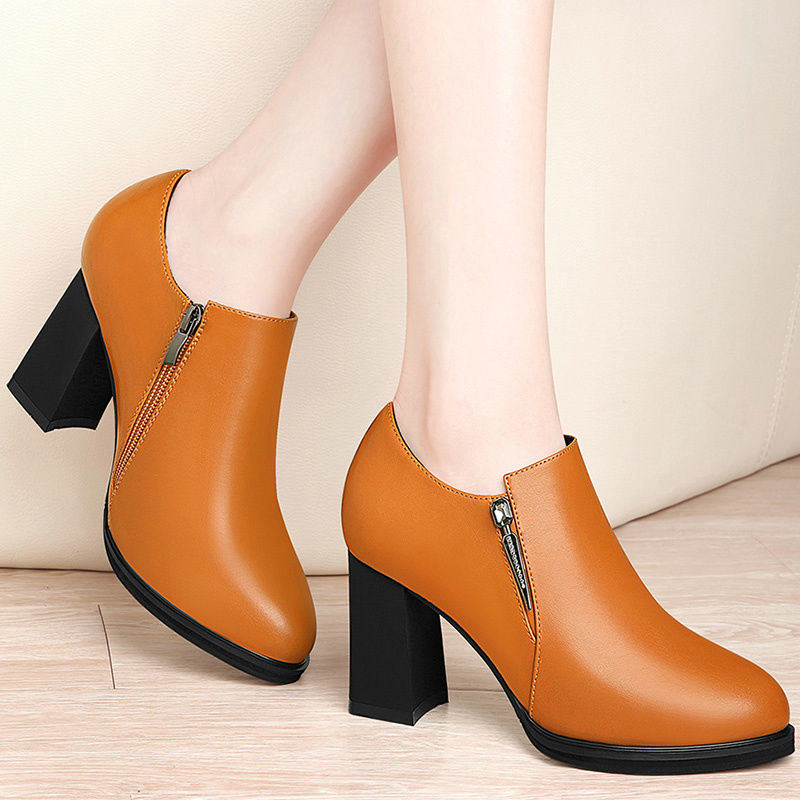 一双舒适的粗跟高跟鞋，可以决定你的气质，在这个秋季美美哒