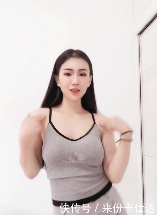 感觉■没有什么比吊带小背心, 更能展示清爽夏日感觉，热辣的夏日,