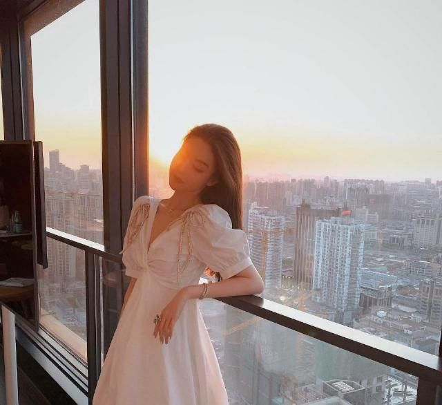  『能体现出女』会穿的女生才有气质，时尚不代表繁琐与昂贵，简单也能穿出高品味