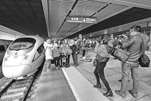 中国高铁被乘客“吐槽”，只因这条线，网友：认真的吗？