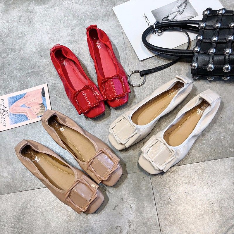 越来越多女人不穿凉鞋，穿新上女鞋，展现年轻活力