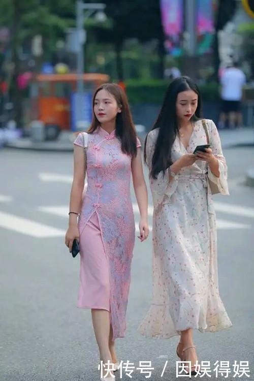 「绚丽多姿」街拍,春夏季美女的漂亮连衣裙,绚丽多姿展示时尚个性