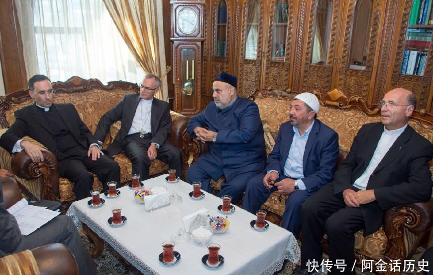 苏联早早的解体了,否则很有可能成为穆斯林超