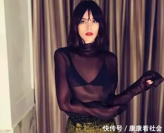 为什么“平胸”的女生更受男生欢迎?你绝对想不到!