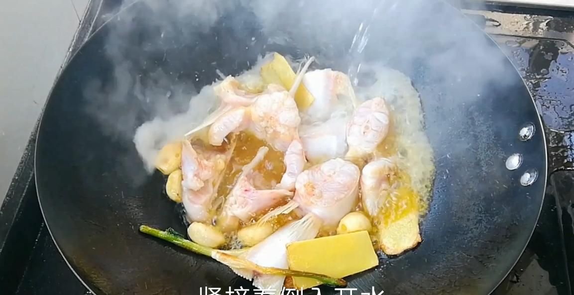 『肉质』淮扬菜大厨分享江苏经典美食——白汁鮰鱼,肉质软糯细腻鲜美异常