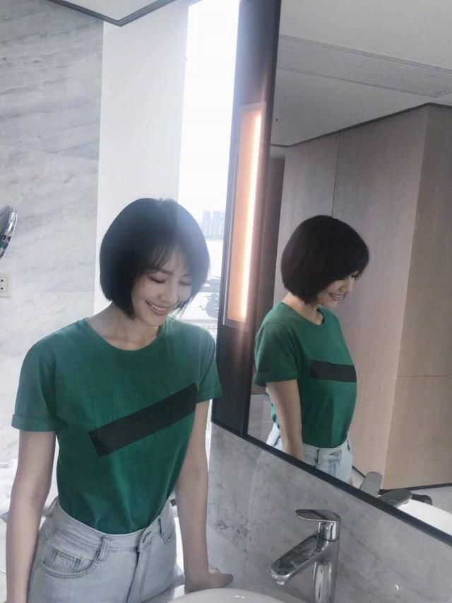 39岁高圆圆剪短发后和其他众女神同框,其中的差距一目了然!