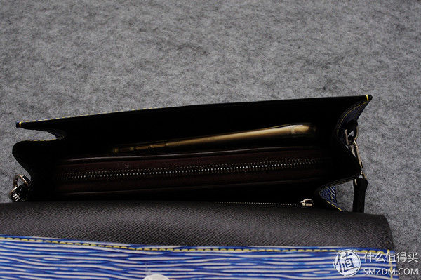 坡县入手，据说是断货配色的LV Clry手袋