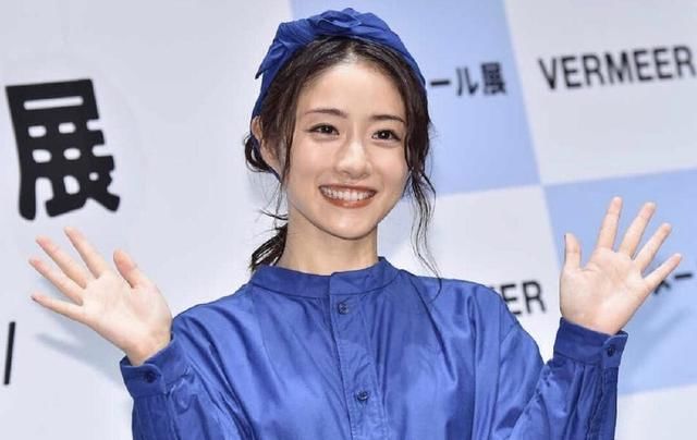 周冬雨迪丽热巴都在戴的发带，你get到同款没?