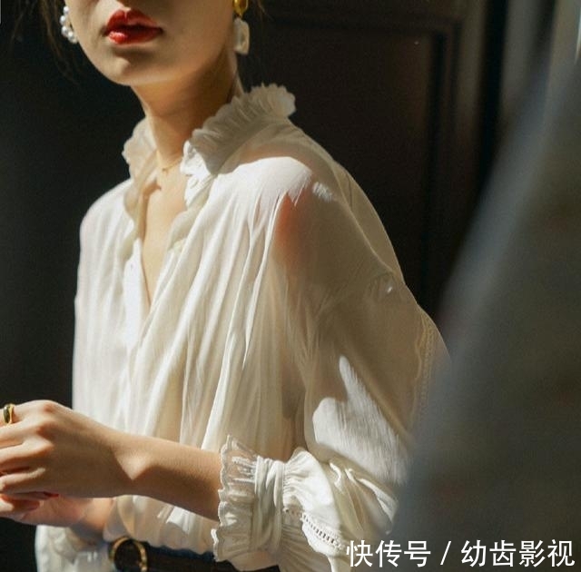 『气质』学会用白色系穿搭,塑造清透灵动的气质和整体清爽纯净的美感