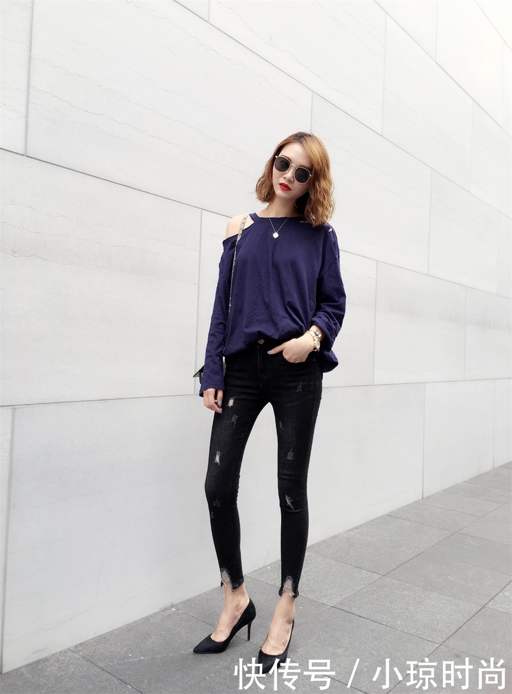 柔软透气的紧身牛仔裤，时髦精致俏丽，十分的有魅力