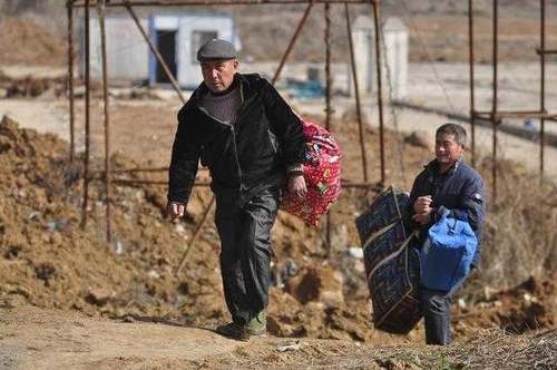  #生活#农民打工年收入6万元，在农村算高收入吗？你一年能挣多少