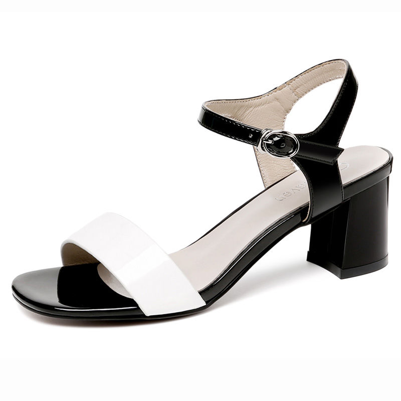 女人夏天别穿太土,建议多穿高级冷淡裙,配高跟鞋,美到让你飘