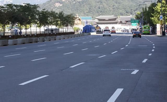 中秋假期韩国首尔成空城，5天连休，大量民众返乡高速堵成停车场