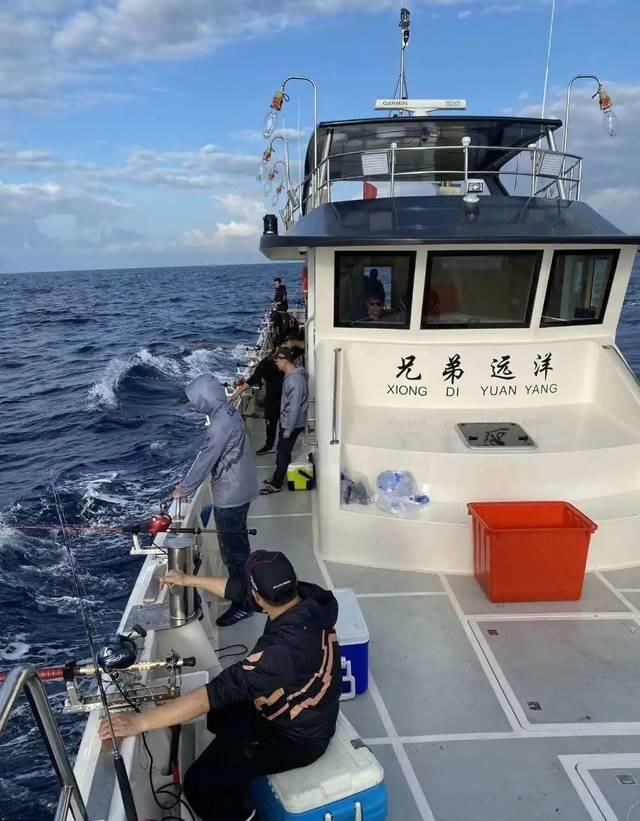  [洞头]“兄弟远洋号”深海海钓船回航 满载近4000斤渔获归来