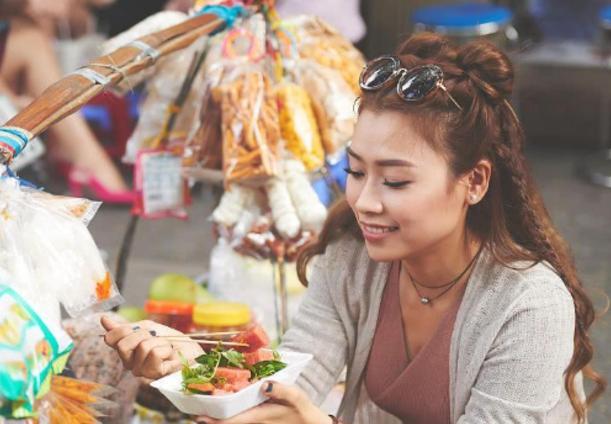 越来越多越南人去广西打工,在这到底有多挣钱?听姑娘怎么说