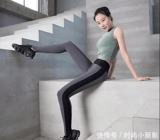 这样穿紧身打底裤,不仅时尚还能展现女生不一样的魅力!