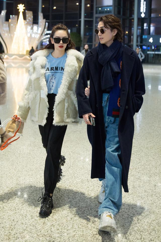 #毛绒#戚薇晒5岁女儿穿斑点毛绒睡衣扎一头小辫,长开的Lucky像大人