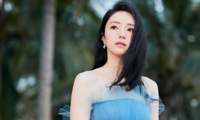 董璇蓝纱裙写真曝光，网友:高云翔不懂珍惜，看她苦笑的脸真心疼