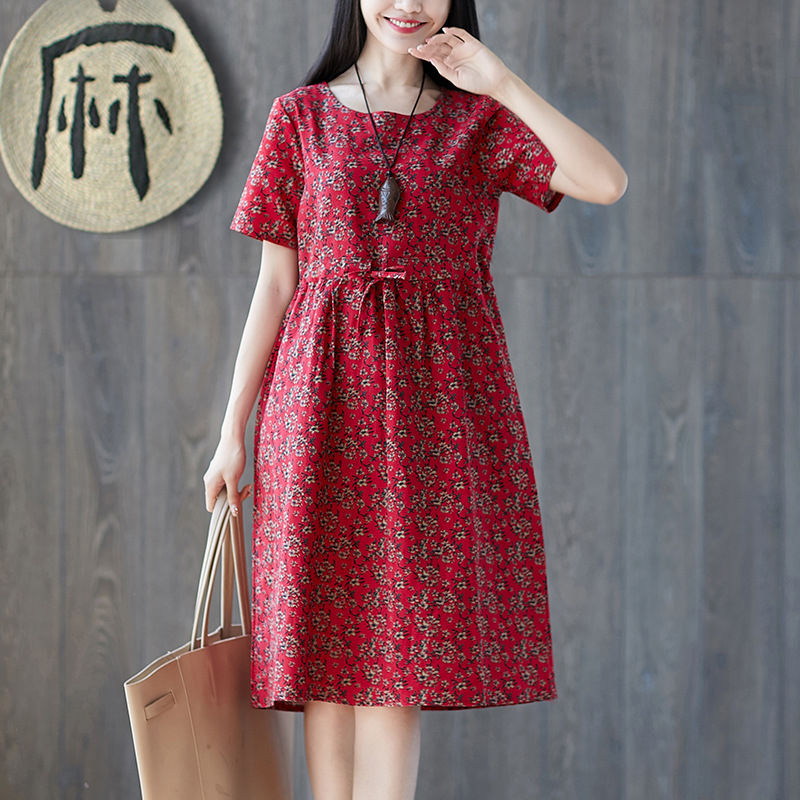 妈妈49岁，出门从不穿阔腿裤!只穿这洋气裙子，比旗袍甜美减龄