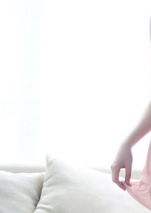 老婆在家里是真敢穿，她穿这么妩媚的睡衣，我眼睛都不知道看哪里