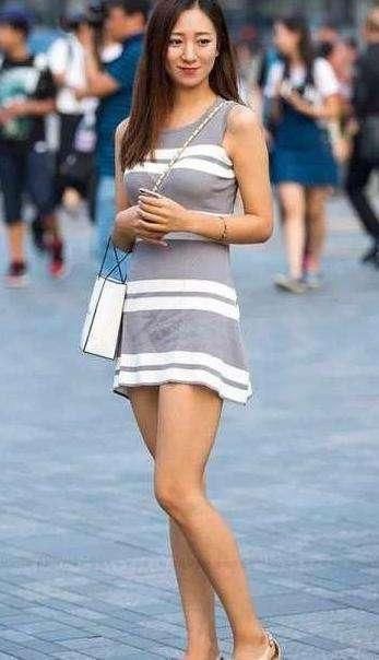 街拍:20多岁就有成熟味的女人,图2小姐姐上身不拘束!