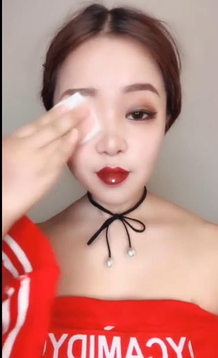 娶了夜店女王回家，每天看见她卸妆，都像是看恐怖片一样！