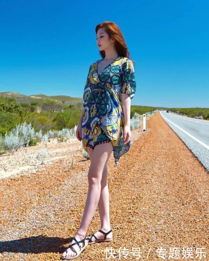 荒野里的波希米亚风风美女，波希米亚风沙滩比基尼，惬意的生活